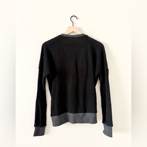 Amazon Waffle Knit Long Sleeve Faux Wrap Top in Black & Gray - Size S - Picture 4 of 6